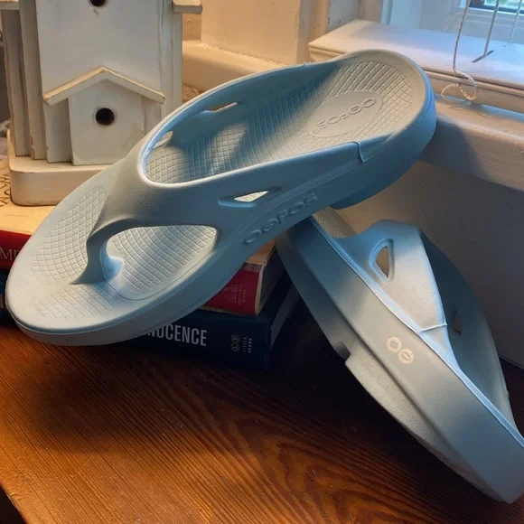 NEW Blue OOFOS Flip Flops. Great support, comfort and STYLE.  Size 7 US. 38 Eu. - Picture 3 of 8